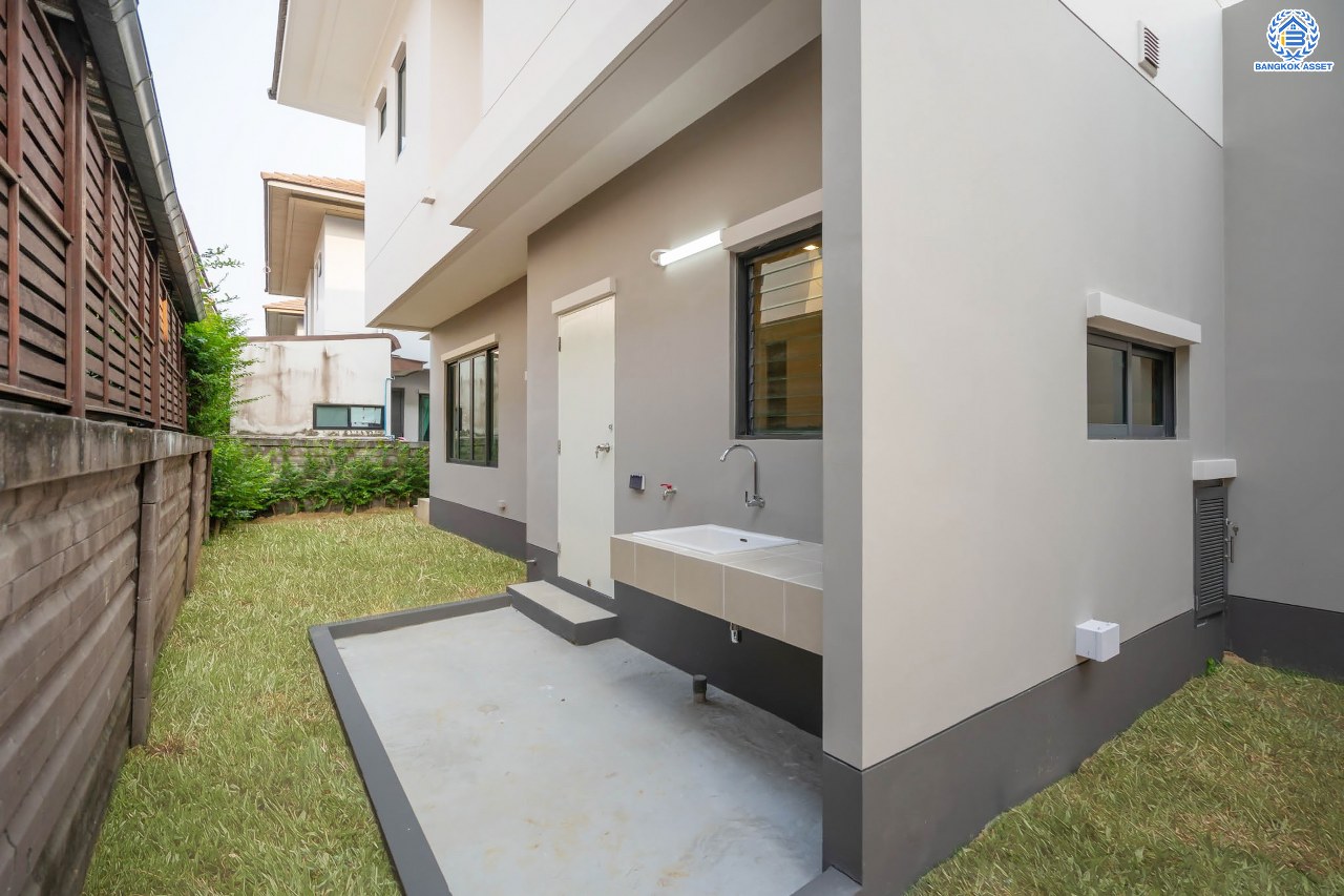 บ้านมือสองตกแต่งใหม่ จากแบรนด์ Sansiri โครงการ เศรษฐสิริ ชัยพฤกษ์-แจ้งวัฒนะ เนื้อที่ 53.3 ตร.ว. ฟังก์ชัน 3 ห้องนอน 3 ห้องน้ำ จอดรถได้ 2 คัน พร้อม Facilities ครบครัน! บนทำเลโซนเมือง เชื่อมต่อทุกการเดินทาง ใกล้เซ็นทรัลแจ้งวัฒนะ, เมืองทองธานี, ทางด่วน "ศรีรัช" และรถไฟฟ้าสายสีชมพู "สถานีปากเกร็ด"...